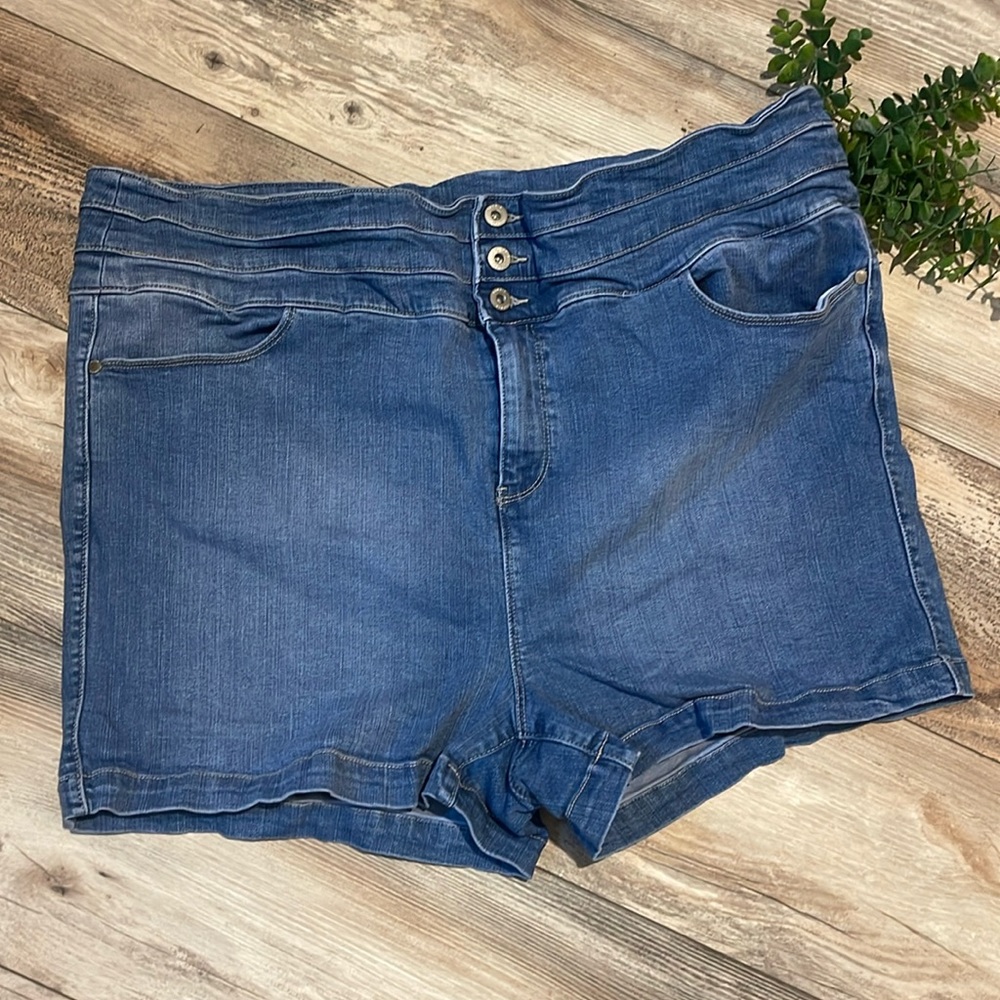 torrid Triple Waistband Midi Short Super High Rise Stretch Denim Plus Size 24
